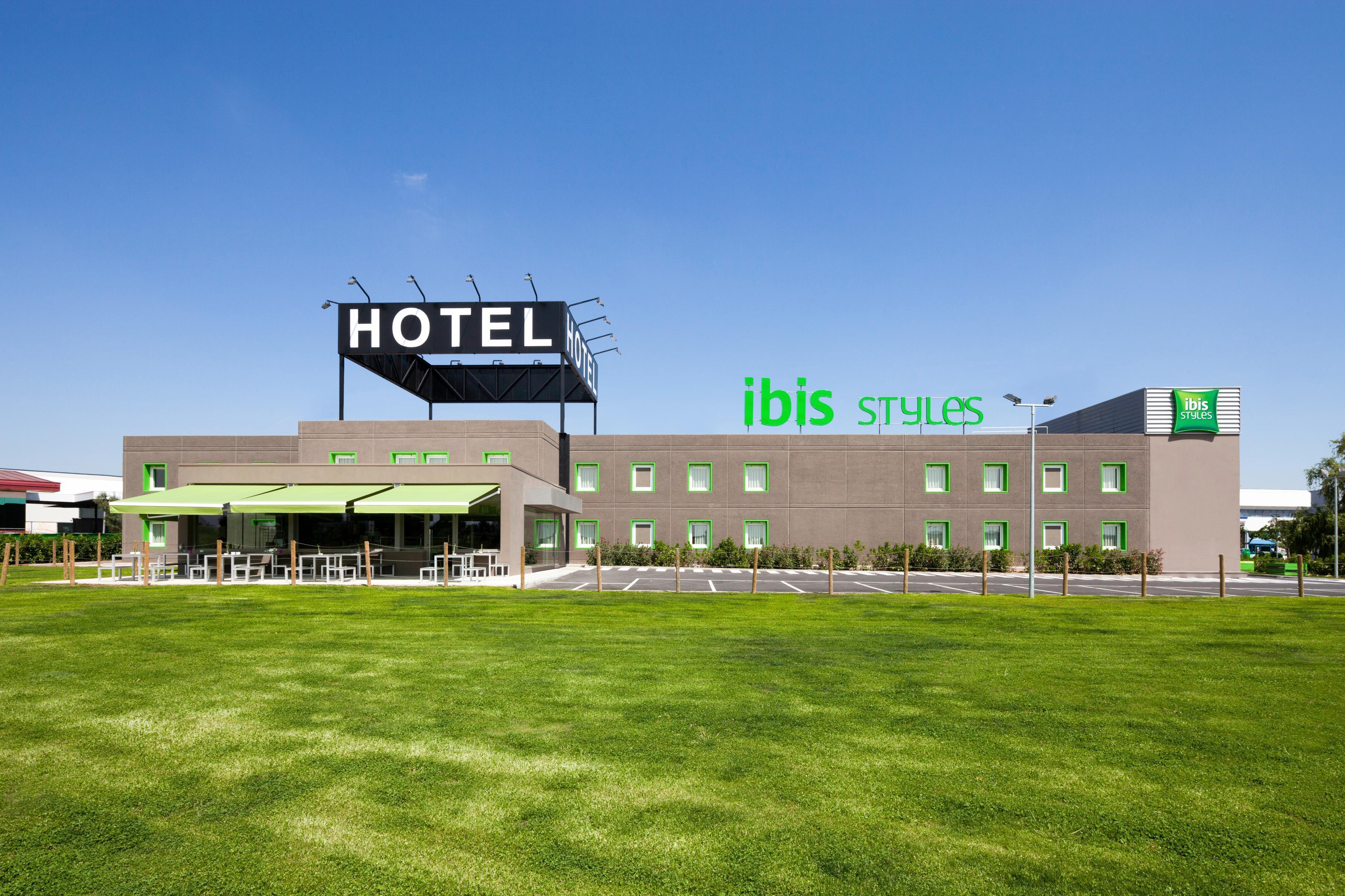 Hotel Ibis Styles Lleida Torrefarrera Εξωτερικό φωτογραφία